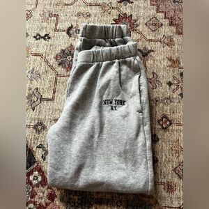 Brandy Melville
￼sweat pants
One size fits all sizing